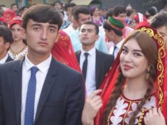 Песнь о локоне: на конкурсе красоты в Таджикистане победила женщина с волосами длиной 190 см