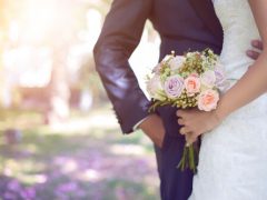 Невеста, решившая «подзаработать» деньги на свадьбу, не вызвала у людей одобрение