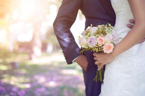 Невеста, решившая «подзаработать» деньги на свадьбу, не вызвала у людей одобрение