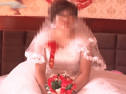 Просматривая видеоролики в интернете, муж увидел, как его жена ещё раз выходит замуж