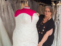 Прохожие стыдят манекен в свадебном платье за его «лишний вес»
