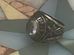 Выпускник потерял кольцо через 2 недели после вручения и получил его обратно через 36 лет