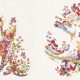 Рисуя животных, художник использует акварельные цветочные мотивы