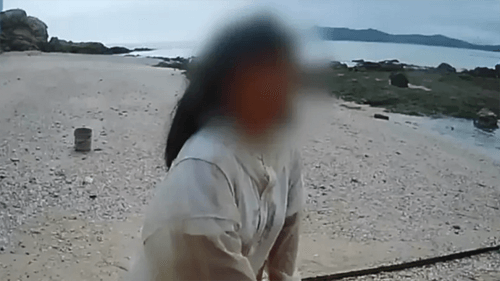 Непослушную девочку в наказание отправили на необитаемый остров