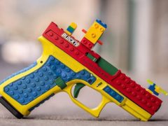 Фирме пришлось прекратить производство яркого пистолета, похожего на игрушку