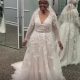 Старушка исполнила мечту всей своей жизни, примерив свадебное платье