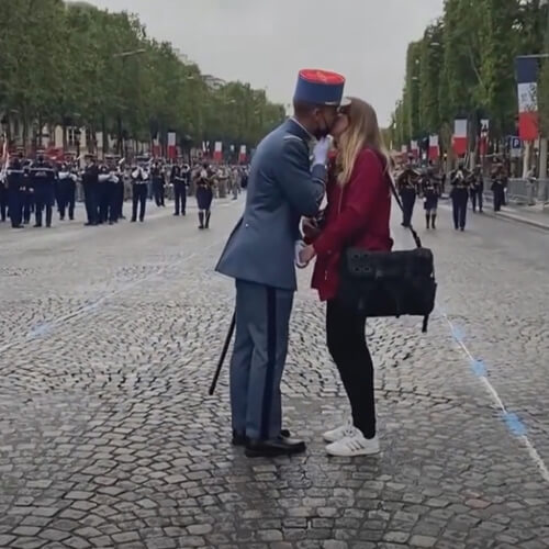 День взятия Бастилии стал для парижанки неожиданно романтичным