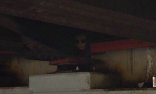 Впечатлительные люди боятся ходить под мостом, ведь там спрятался жуткий клоун