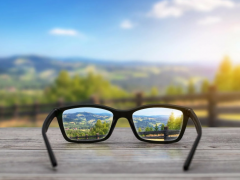 Восстановление качественного зрения с помощью очков самый простой способ.
