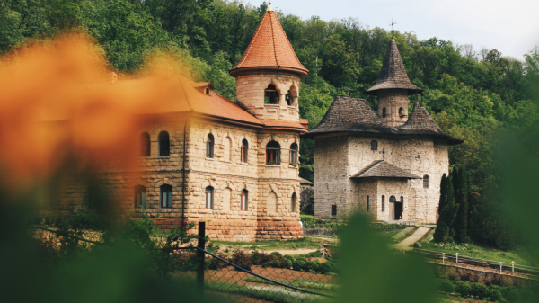 Послушать природные концерты, умыться в целебном источнике и побывать в «Пещере усопших»: пять причин побывать в молдавском селе Рудь