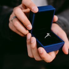 Людям понравилось кольцо невесты, но не понравилась записка с предложением