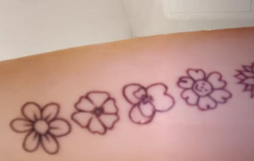Родственники помогли девушке придумать дизайн новой татуировки