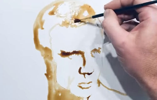 Пролитый кофе помог художнику нарисовать портрет
