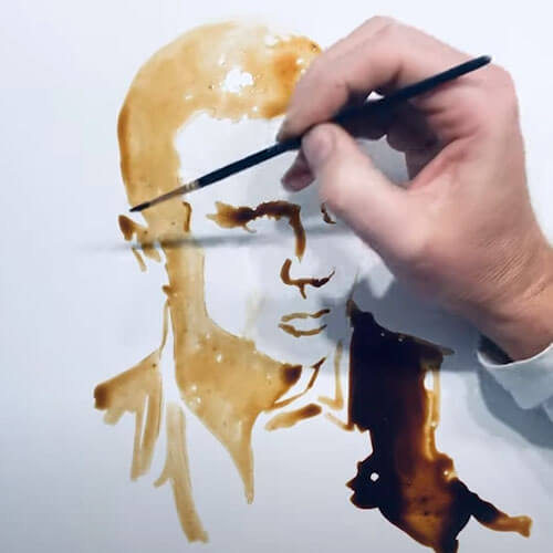 Пролитый кофе помог художнику нарисовать портрет