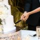 Свадебный торт показался людям слишком двусмысленным