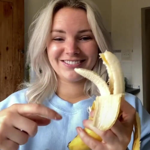 Людей удивил трюк, позволяющий «нарезать» банан без ножа