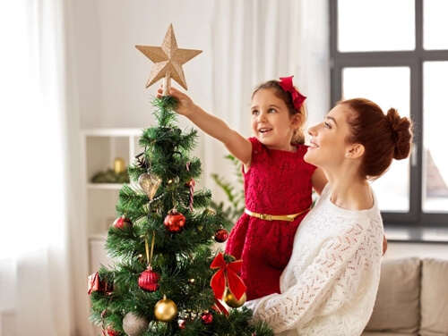 Мать семейства никогда не говорит детям, что рождественские подарки приносит Санта-Клаус