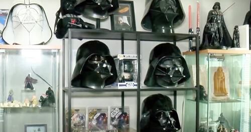 Коллекционер гордится собранием предметов, связанных со злодеем из «Звёздных войн»