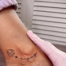 Вместо изящной татуировки клиентка получила странные каракули, как будто нарисованные фломастером