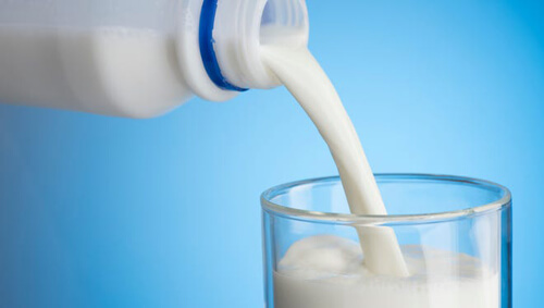 Матери, чей сынишка пролил молоко на ковёр, посоветовали воспользоваться содой