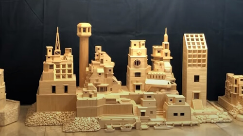 Мастер строит миниатюрные здания из зубочисток