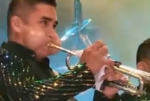 Щёки трубача во время концерта надувались как воздушный шар