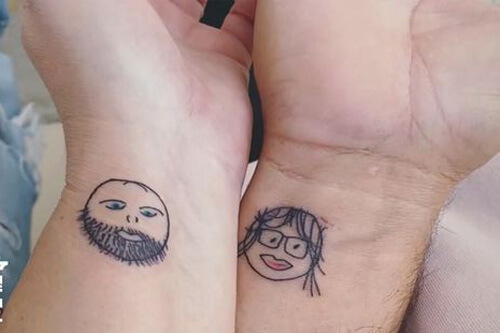 Молодые люди, познакомившиеся лишь накануне, пожелали сделать парную татуировку