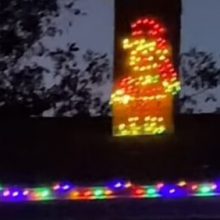 Украшая дом к празднику, мужчина сделал световую инсталляцию непристойной