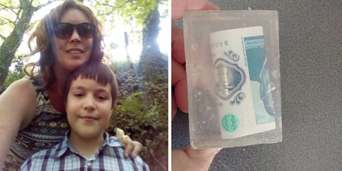 Чтобы дети как следует мылись, мама подарила им деньги в кусках мыла