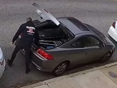 Водитель так забил багажник, что разбил заднее окно машины