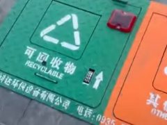 На улицах китайского города появились подземные мусорные баки
