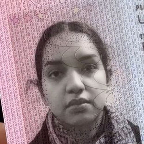 Модель считает свою неудачную фотографию в паспорте унизительной