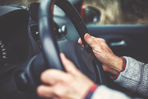 Пенсионер 70 лет водил машину без прав и наконец попал в руки полиции