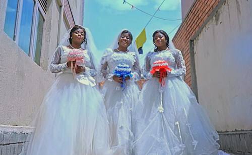 Сёстры-тройняшки, привыкшие всем делиться, вышли замуж за одного мужчину