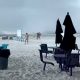 Люди на пляже в ужасе разбежались от смерча, за секунды превратившегося в торнадо
