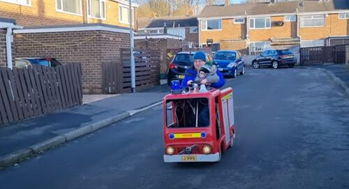 Любящий папа сделал для сына миниатюрную пожарную машину