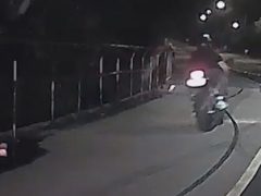 Попытавшись сбежать от полиции, нарушитель рухнул с мотоцикла