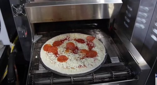 Создан торговый автомат, который печёт пиццу за 3 минуты