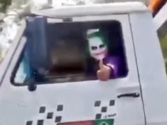 Автомобилист повстречался с Джокером, похитившим бэтмобиль