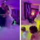 Дети, резвящиеся в искусственном дыму, чуть не сорвали первый танец жениха и невесты