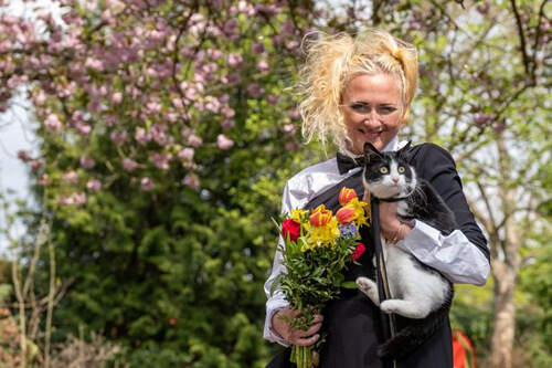 Хозяйка вышла замуж за любимую кошку, чтобы домовладельцы не выселили животное