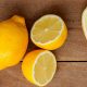 Вода с лимонным соком пригодилась для чистки микроволновки