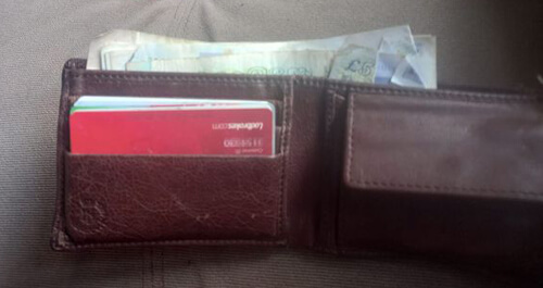 Пассажир, несколько лет назад забывший бумажник в такси, получил его по почте