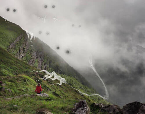 Художник придумал мир, населённый странными облачными созданиями