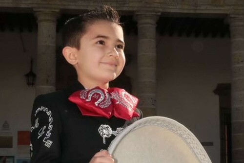 Мальчик официально признан самым юным исполнителем мариачи в мире