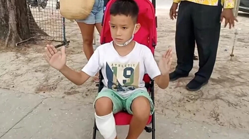Мальчик, на которого напала акула, отбился от хищницы, пнув её в голову