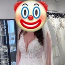 Расставшись с невестой, жених по дешёвке продаёт свадебное платье женщины