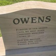 На надгробии умершего отца семейства написано грубое послание