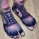 Вдохновившись любимыми кроссовками, мужчина сделал татуировку с ними на ступнях