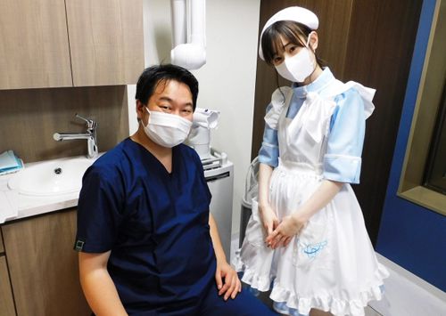 Персонал стоматологической клиники одевается в наряды для косплея, чтобы расслабить пациентов